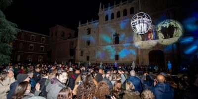 Teatro Aéreo y Espectáculo de Drones: El Broche de Oro al 25 Aniversario de Alcalá como Ciudad Patrimonio de la Humanidad atrae a Multitudes